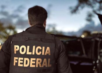 Agentes da Polícia Federal durante operação