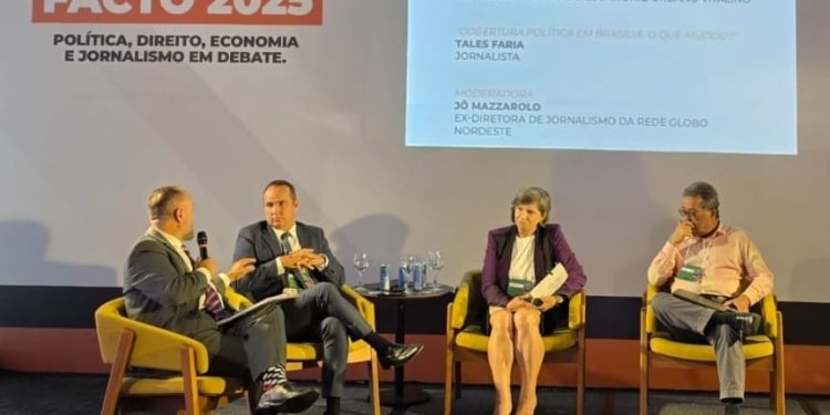 Os palestrantes destacaram que o cenário atual exige vigilância e coragem.