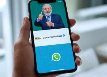 Com queda de apoio, governo intensifica microtarget via WhatsApp e gera debate sobre dados