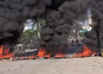 Protestos de carroceiros bloqueiam vias em diversos pontos do Recife