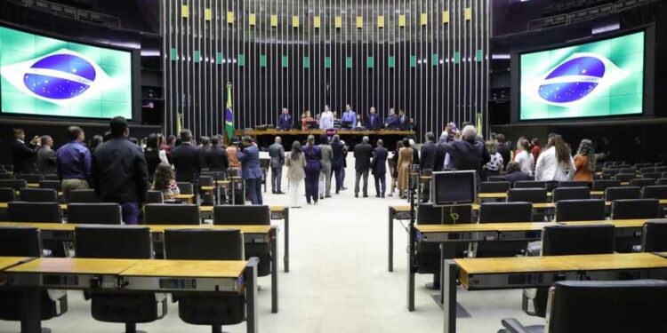 Aumento no número de deputados federais é aprovado pelo Senado e Câmara