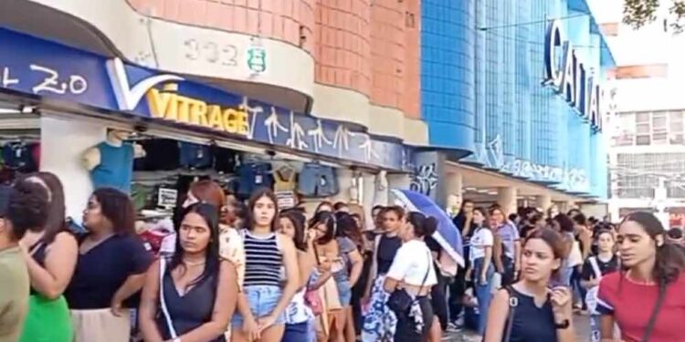 Promoção de R$ 10 em loja de maquiagem causa tumulto e filas gigantes no Recife