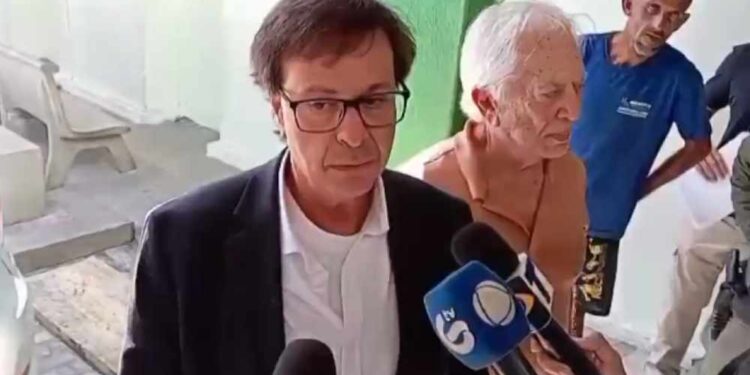 Gilson Machado durante entrevista no Recife