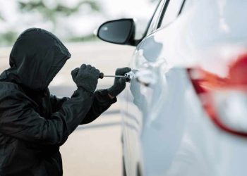 Criminosos invadem estacionamento do DHPP e realizam novos arrombamentos em viaturas