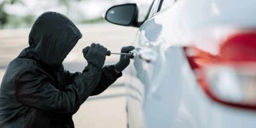 Criminosos invadem estacionamento do DHPP e realizam novos arrombamentos em viaturas