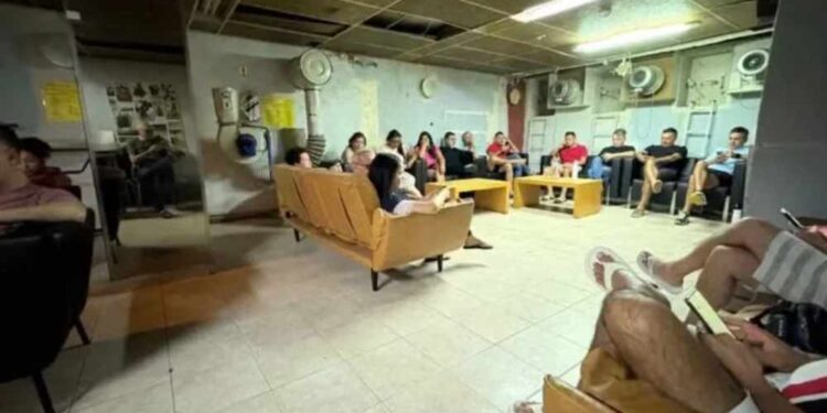 Prefeitos brasileiros buscam refúgio em bunker durante conflito em Israel