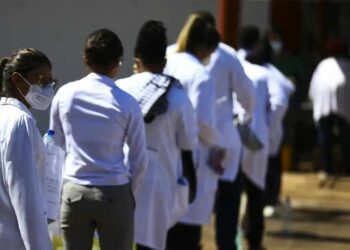 Os benefícios médicos de deputados e senadores no brasil
