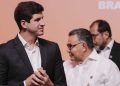 João Campos (à esq.) receberá o comando do PSB de Carlos Siqueira (à dir.)