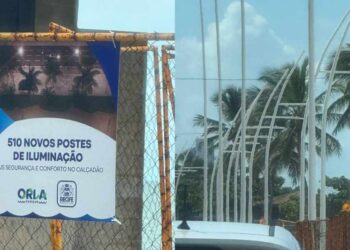 Excesso de postes na orla do Recife gera polêmica e questionamentos