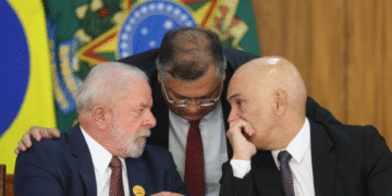 O objetivo do encontro é demonstrar unidade entre os Poderes diante da ofensiva de Trump.