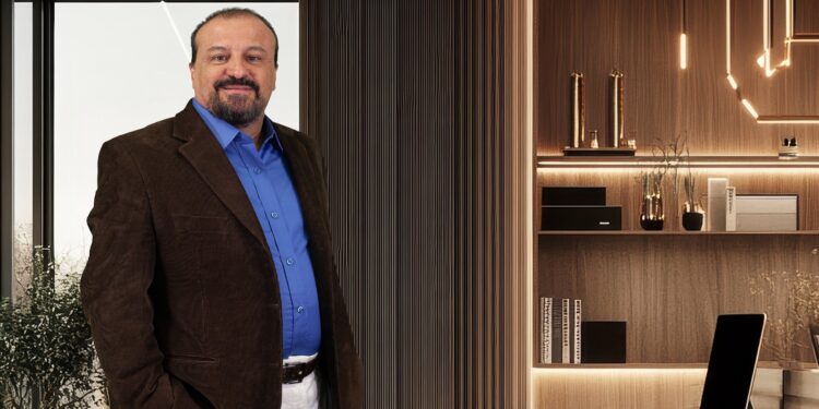 Frank Rogério é especialista com mais de 25 anos de atuação em comunicação corporativa.