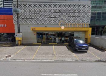 Padaria Carmem teve os vidros quebrados durante investida de ladrões