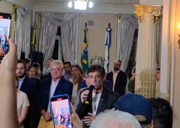 Daniel Coelho em discurso no Palácio do Campo das Princesas