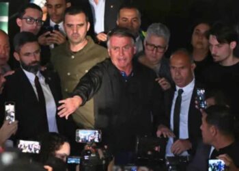 Defesa de Bolsonaro nega descumprimento de medidas cautelares no STF