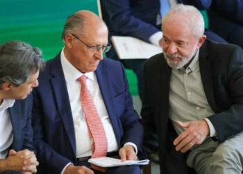 Governo cria comitê para reagir a tarifa de 50% imposta por Trump