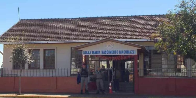 Ataque de adolescente deixa uma criança morta e duas pessoas feridas