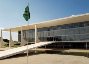 Lula tem reunião com ministros para agir contra tarifas dos Estados Unidos