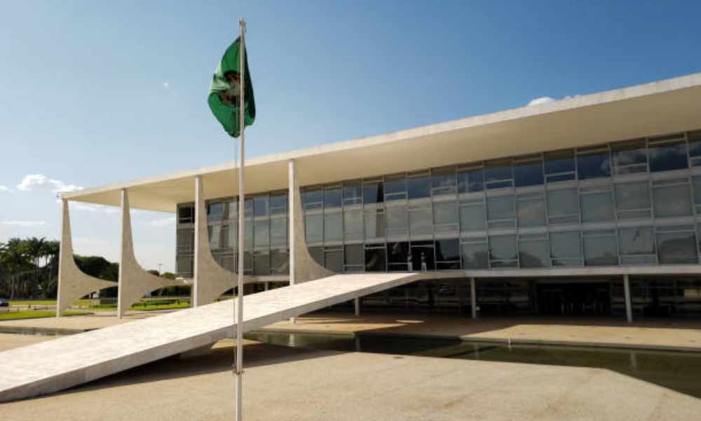 Lula e ministros traçam estratégias para enfrentar tarifaço de Trump