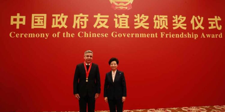 Após ser alvo da Abin Paralela, autor lança livro que desafia visão ocidental sobre a China