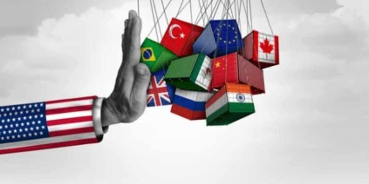 Trump anuncia tarifas de 30% para México e União Europeia em resposta a crise do fentanil e déficits comerciais