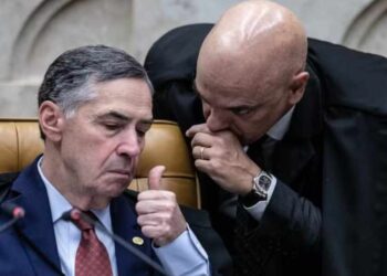 Alexandre de Moraes determina medidas contra Bolsonaro e alerta para prisão imediata em caso de descumprimento