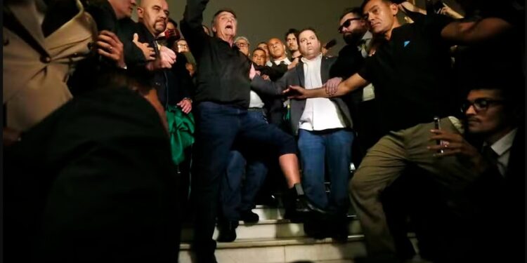 O ministro do STF disse disse que não há proibição para que Bolsonaro faça discursos públicos.