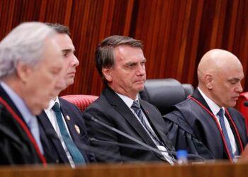 Supremo vê sinais de possível fuga de Bolsonaro com apoio de Trump