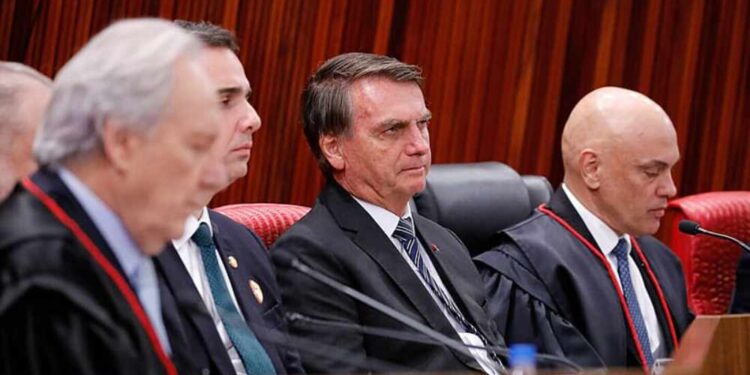 Supremo vê sinais de possível fuga de Bolsonaro com apoio de Trump