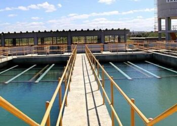 Manutenção da Compensa deixa 2 milhões de pessoas sem água no Grande Recife