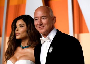 Lauren Sánchez é jornalista, piloto e empresária bem sucedida.