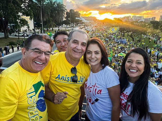 Aliados de Bolsonaro convocam protestos após operação da PF e medidas restritivas