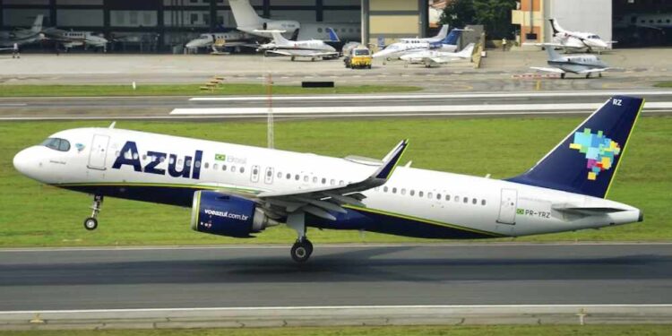 Avião da azul é proibido de pousar em Noronha pela ANC
