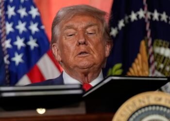 Donald Trump pode aplicar "tarifaço" ao Brasil a partir de 1/8. Foto: AP Photo/Julia Demaree Nikhinson