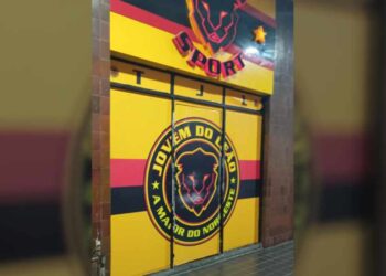 Polícia Militar interdita sede da Torcida Jovem do Sport e busca dirigente por ameaças a jogadores - Foto: Genival Paparazzi