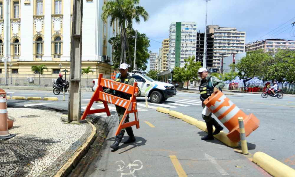 Entregadores encerram protesto após motociata pelo Recife