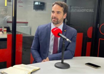 Eduardo Leite critica extremos políticos e defende antipolarização em vídeo no Instagram