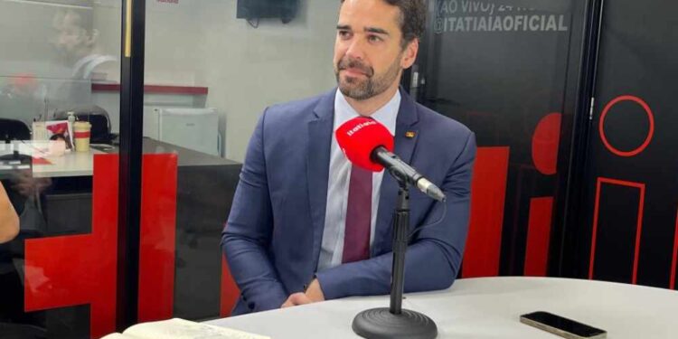 Eduardo Leite critica extremos políticos e defende antipolarização em vídeo no Instagram