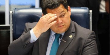 Davi Alcolumbre mudou radicalmente de posição em 24 horas.