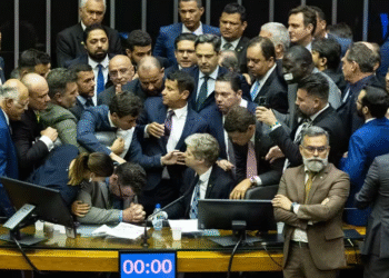 Projeto prevê suspensão sumária por motins no plenário.