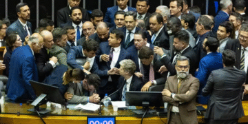 Projeto prevê suspensão sumária por motins no plenário.