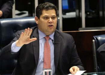 A afirmação foi feita em uma reunião com líderes da situação e da oposição.