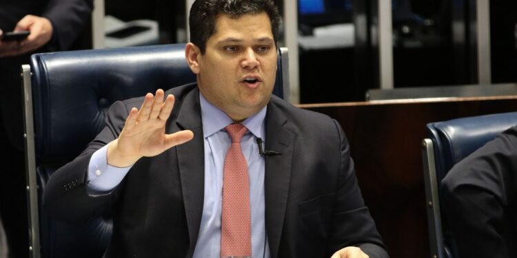 A afirmação foi feita em uma reunião com líderes da situação e da oposição.