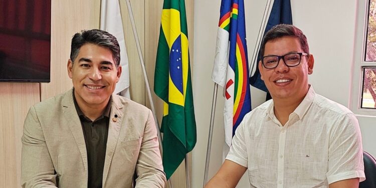 Dilson Cavalcanti (à esq.) em entrevista a Alberes Xavier.