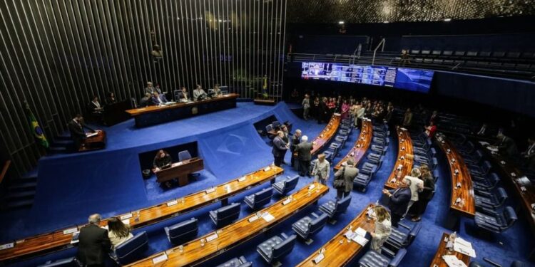 Apenas três senadores, todos da oposição, votaram contra o projeto