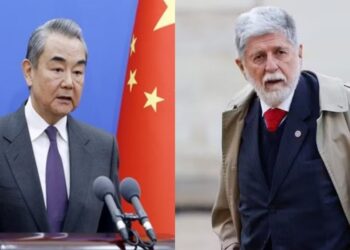 Wang Yi conversou com o assessor de assuntos internacionais da presidência, Celso Amorim.