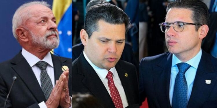 Os presidentes do Senado, Davi Alcolumbre (ao centro) e da Câmara, Hugo Motta, participaram do evento.