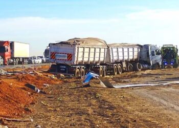 Acidente entre carreta e ônibus na BR-163, em Lucas do Rio Verde. — Foto: Cesar Torres