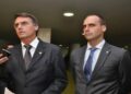 Mensagens reveladas pela PF expõem tensão entre Jair e Eduardo Bolsonaro