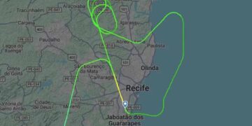 Avião da Azul pousa com atraso no Recife