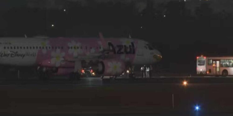 Avião da Azul fez pouso de emergência após ameaça de bomba